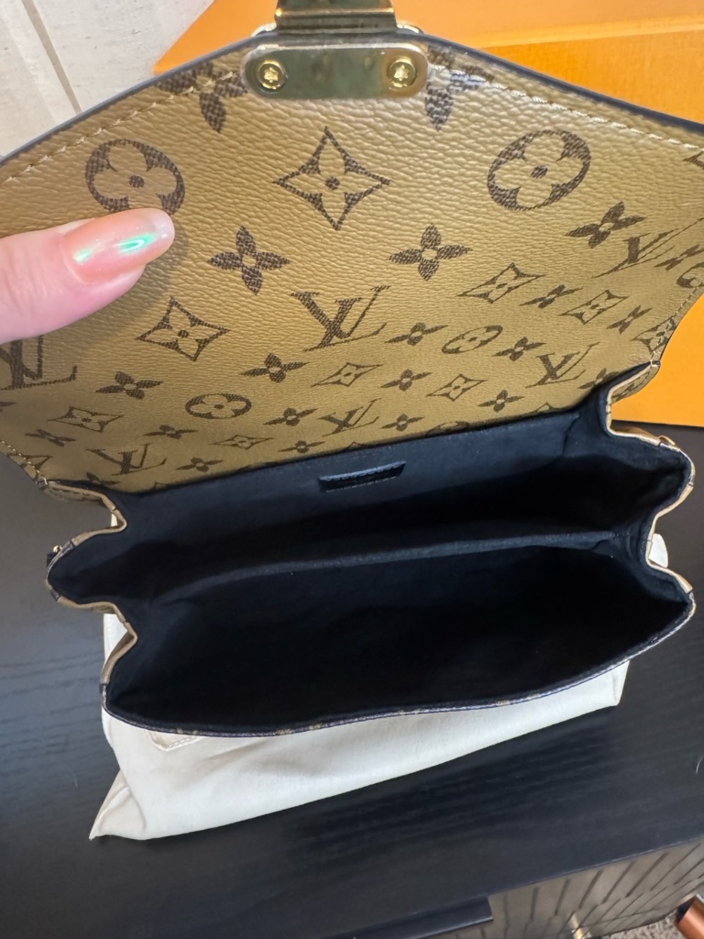 Louis Vuitton Pochette Metis in reverse monogram Crossbody bag - Picture 11 of 15